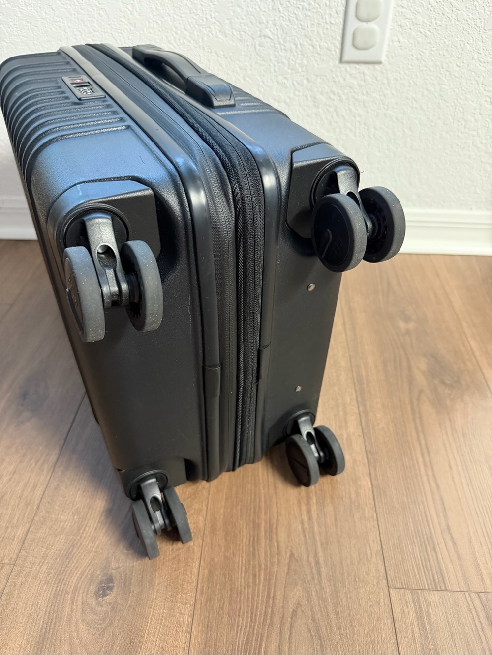BEIS Black Carry-On Roller - Picture 8 of 16